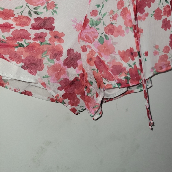 sleeveless floral romper - Picture 4 of 8